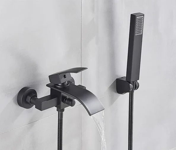 Grifo de baño cromado tipo cascada para bañera