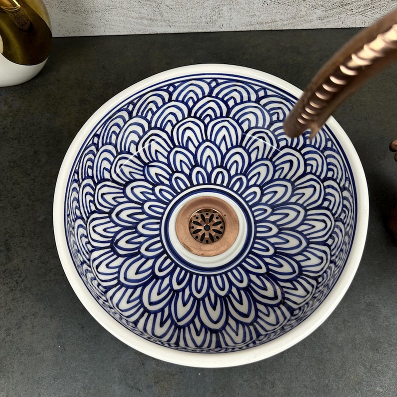 Lavabo de porcelana Qawss natural hecho a medida: lavabo de baño artesanal contemporáneo