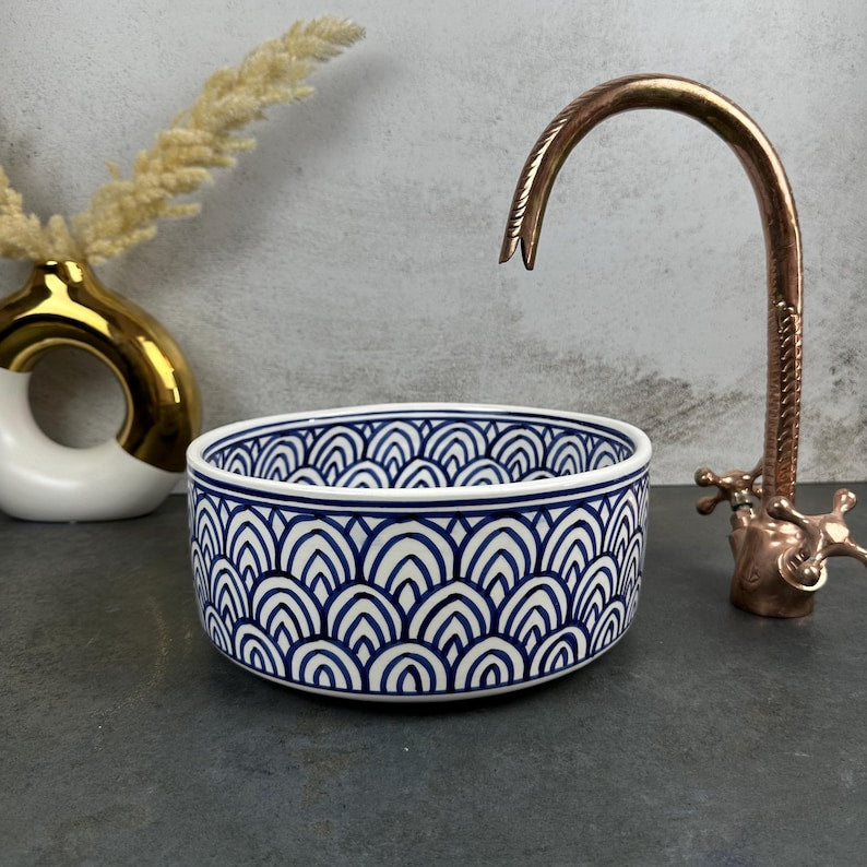 Lavabo de porcelana Qawss natural hecho a medida: lavabo de baño artesanal contemporáneo
