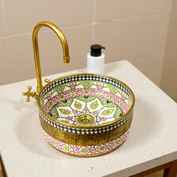 Dahlia - Ronde moderne badkamerwastafel versierd met messing als middelpunt