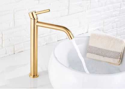 Zwarte mengkraan voor warm en koud water