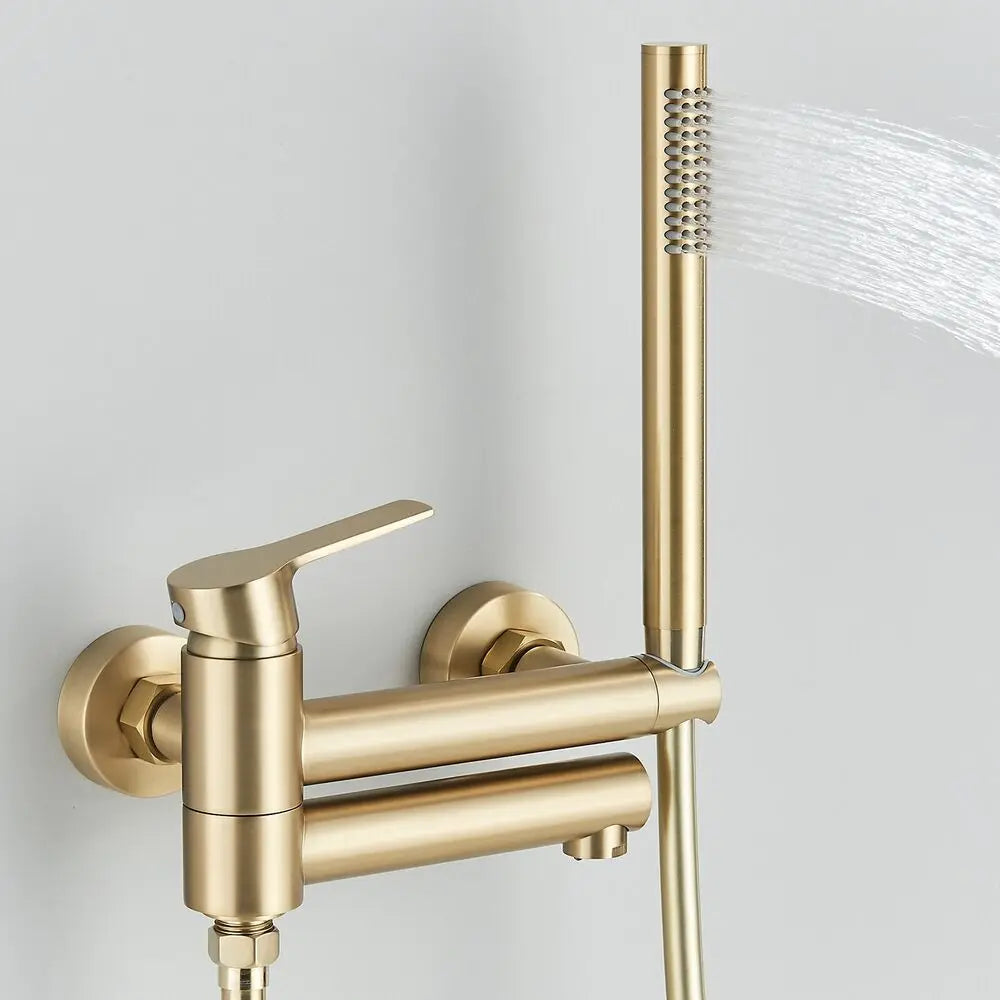 Gouden badkraan aan de muur gemonteerde waterval baddouche 
