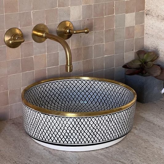 gootsteen met messing rand Antieke, gootsteen, gootsteenkom, keramische bekken, handwasbak